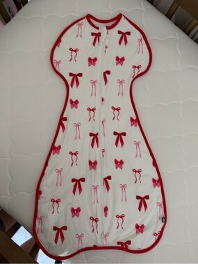 Kyte Baby White and Red Bow-Print Baby Swaddle Bag Sleep Sack 0.5 tog Small